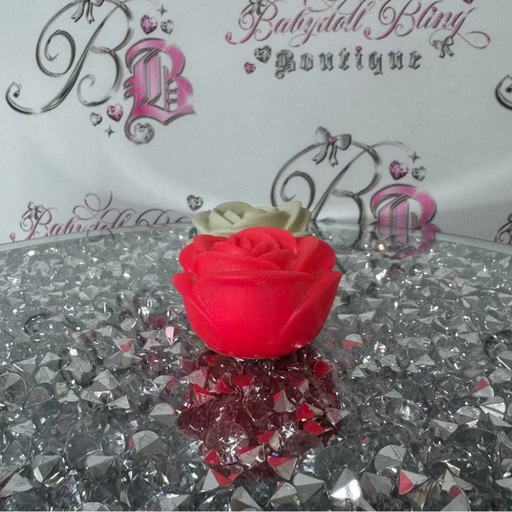 Light up roses Set of Three Rose-Shaped 3 LED lights 1 red/pink and 2 white - Picture 3 of 8
